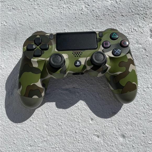 Pre-Owned Green Camo DualShock 4 Controller - Picture 4 of 11